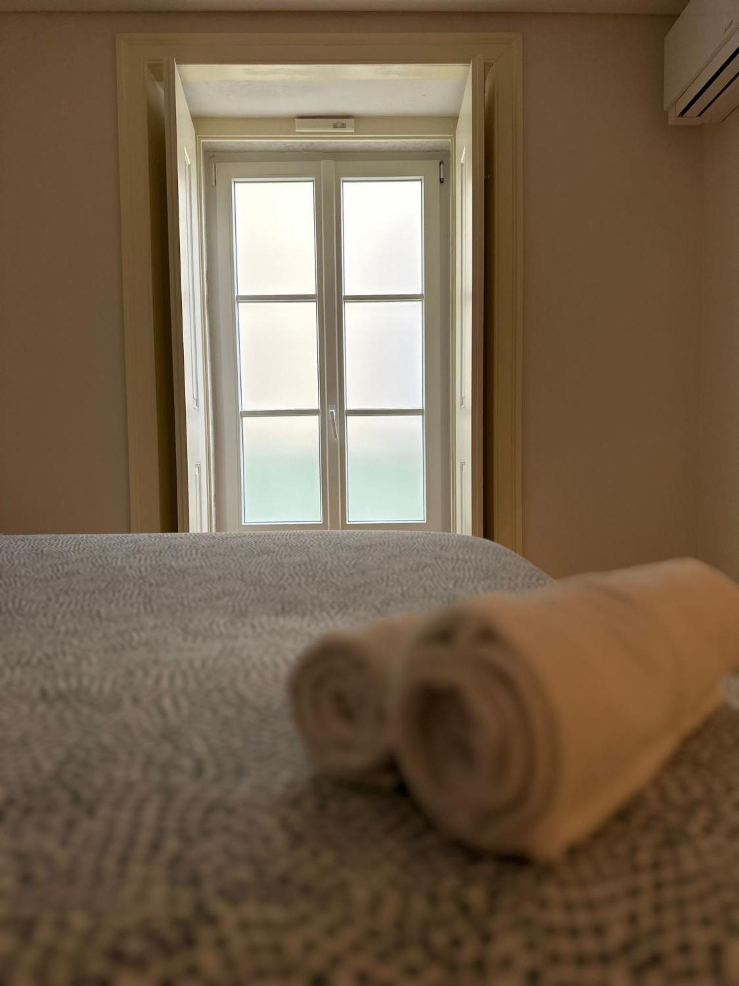 Central Bedroom In Shared House In Chiado - Historic Center Of 리스본 외부 사진
