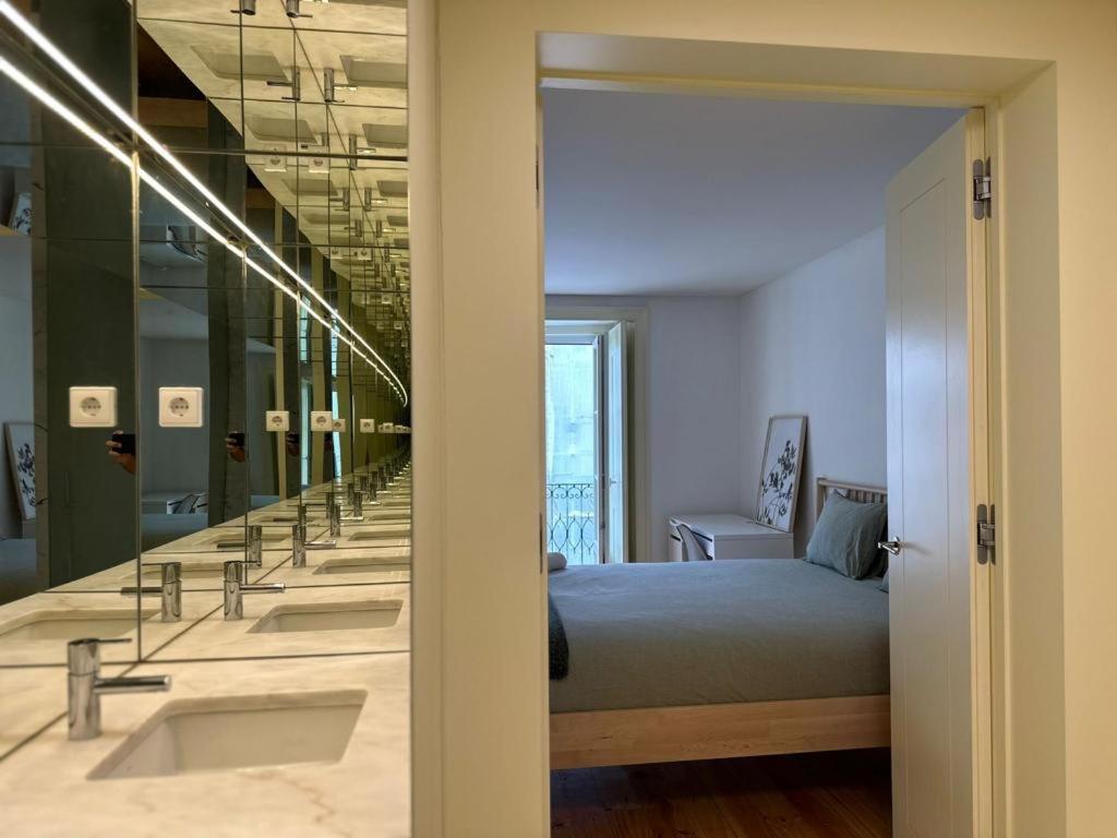 Central Bedroom In Shared House In Chiado - Historic Center Of 리스본 외부 사진